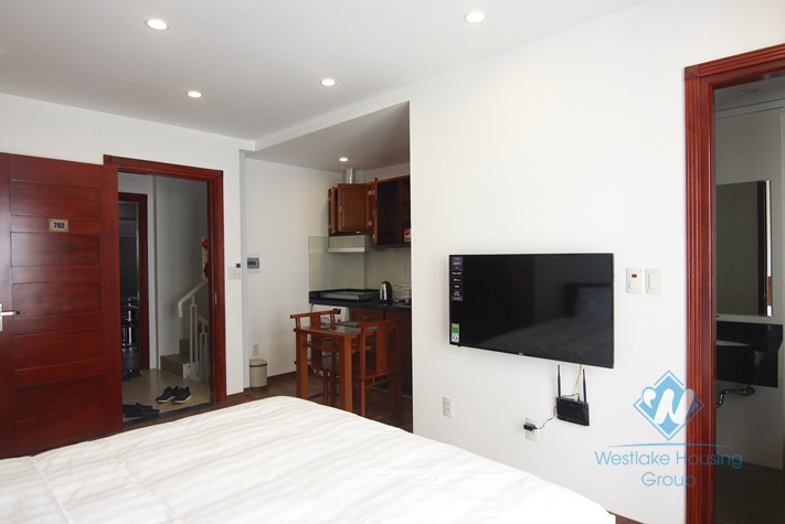 Ba Dinh district: stuido for rent.